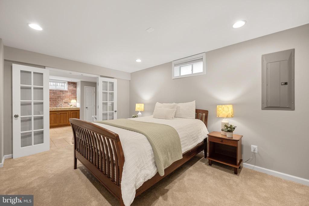 7224 WINNIPEG COURT