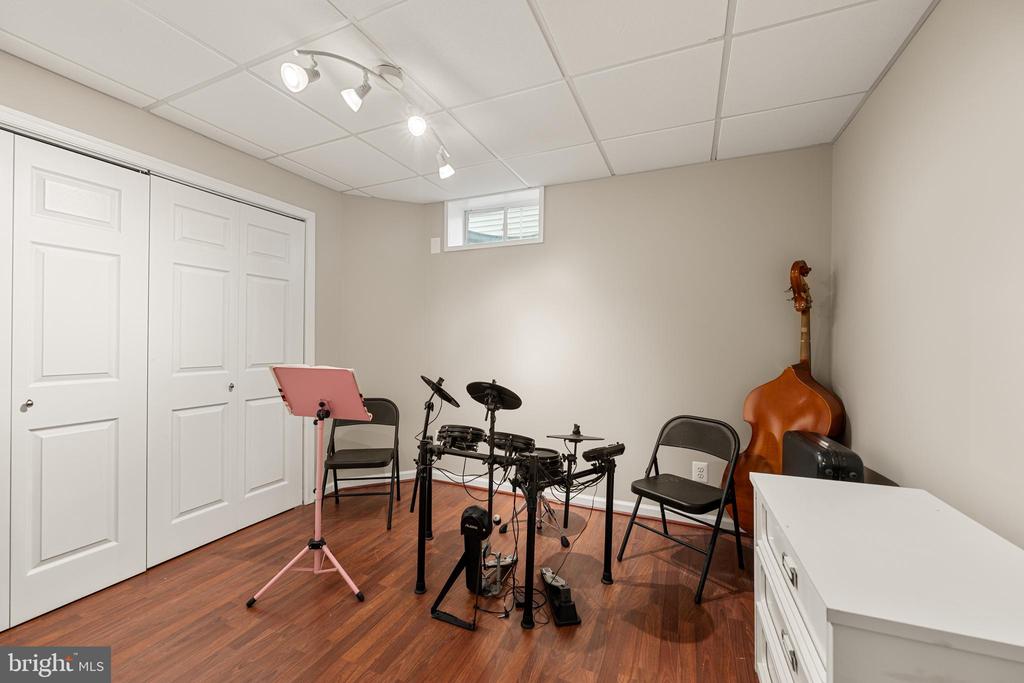 7224 WINNIPEG COURT