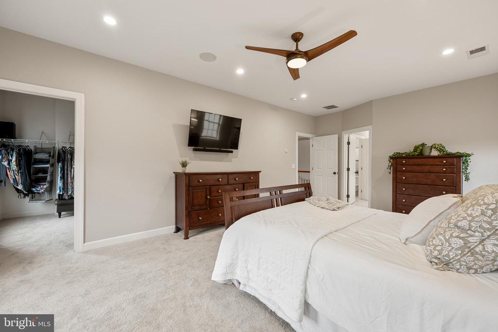 7224 WINNIPEG COURT