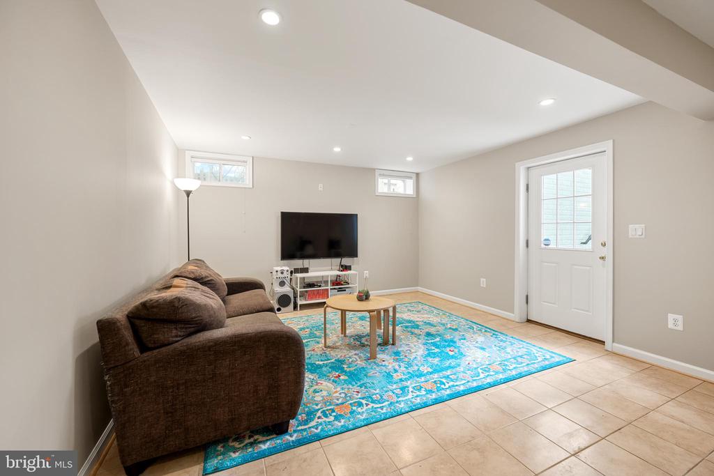 7224 WINNIPEG COURT