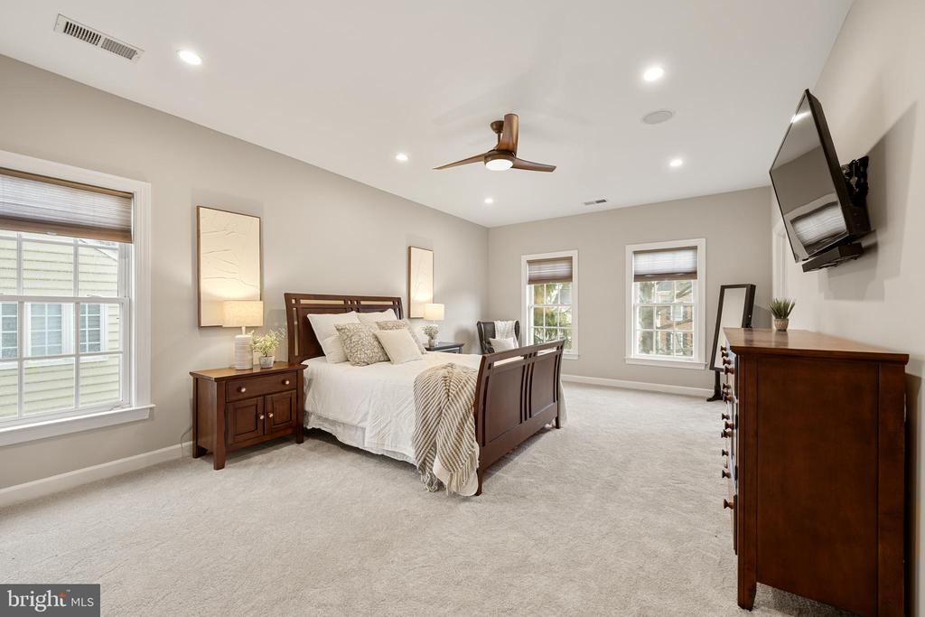 7224 WINNIPEG COURT