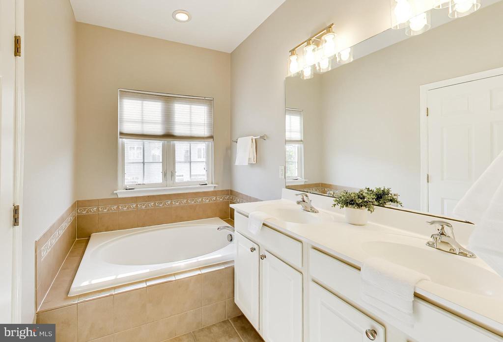 2175 POTOMAC CLUB PARKWAY 11