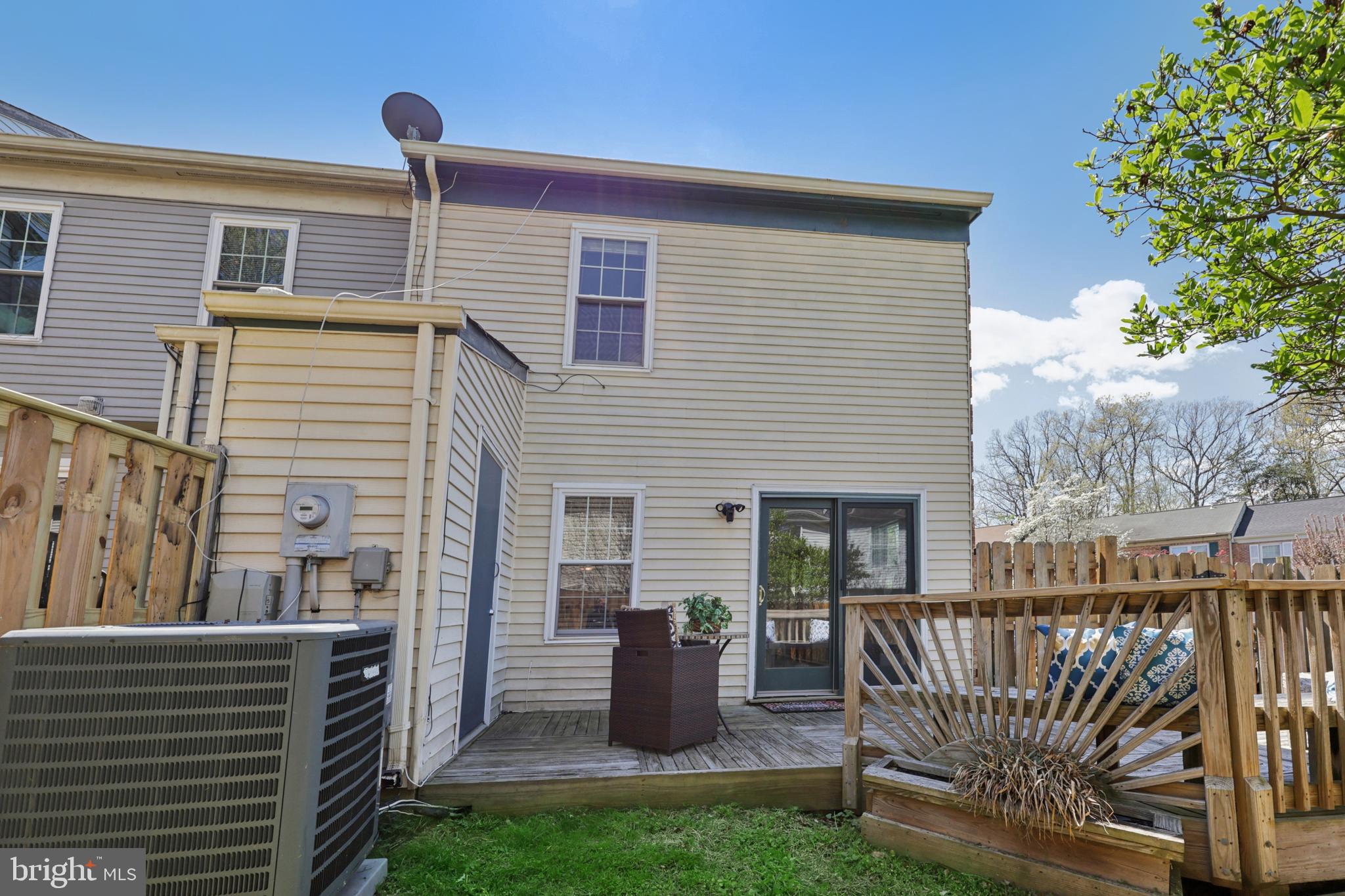 2874 BOWES LANE