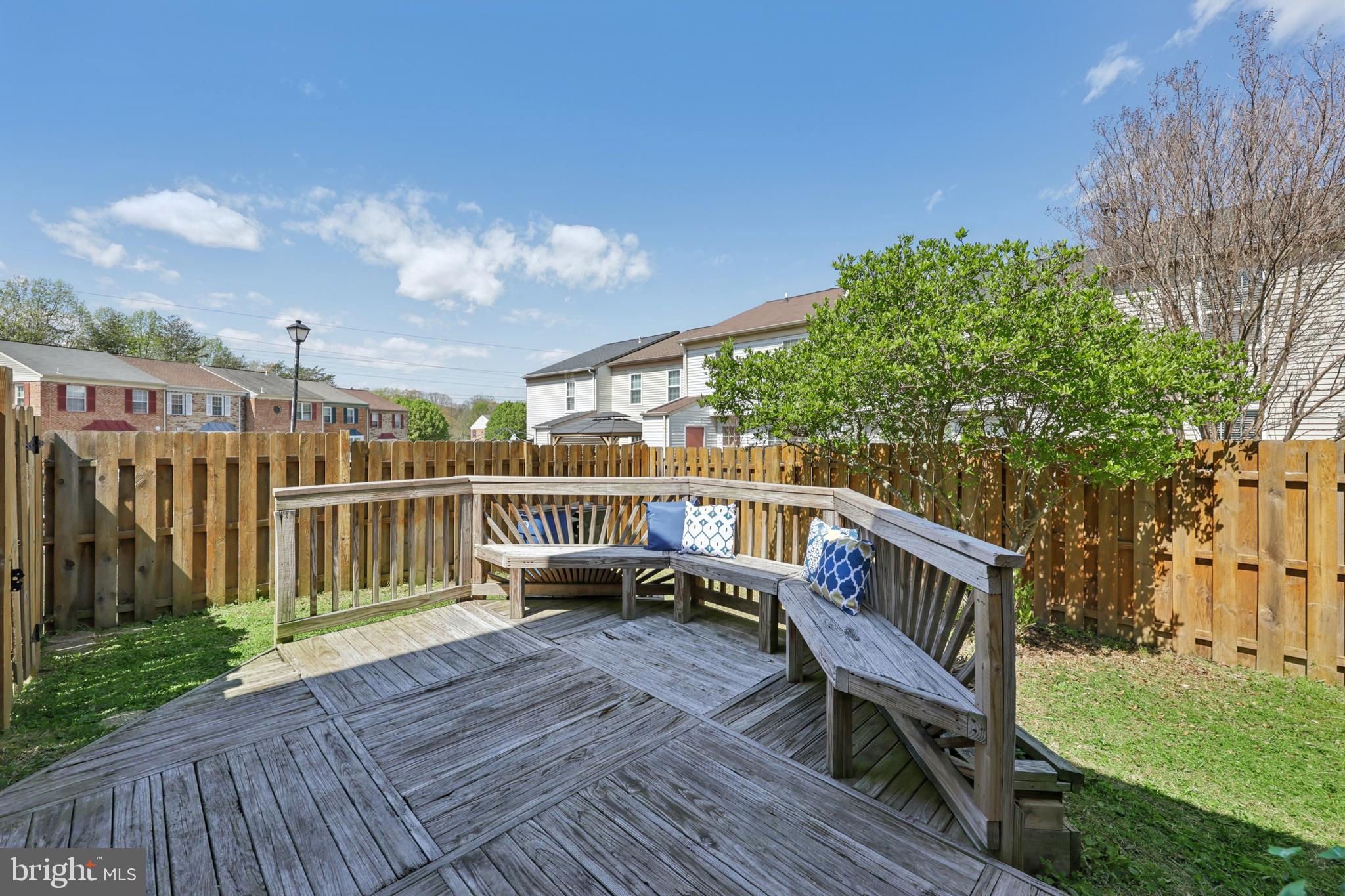 2874 BOWES LANE