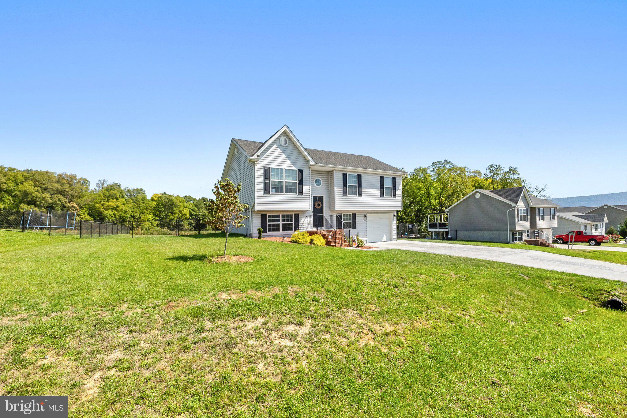 100 Kaleigh Dr
