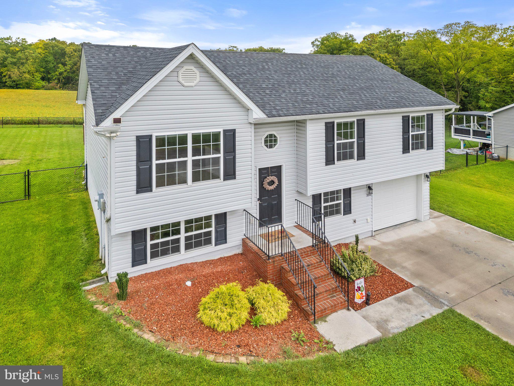 100 Kaleigh Dr