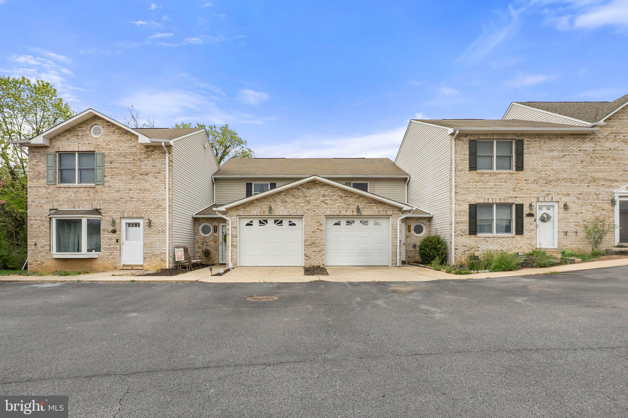 211 Waterbrook Ct
