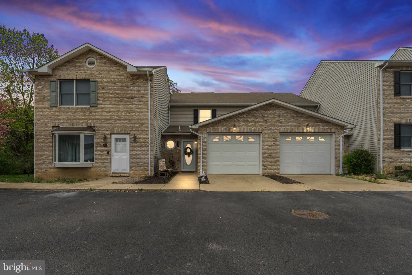 211 Waterbrook Ct