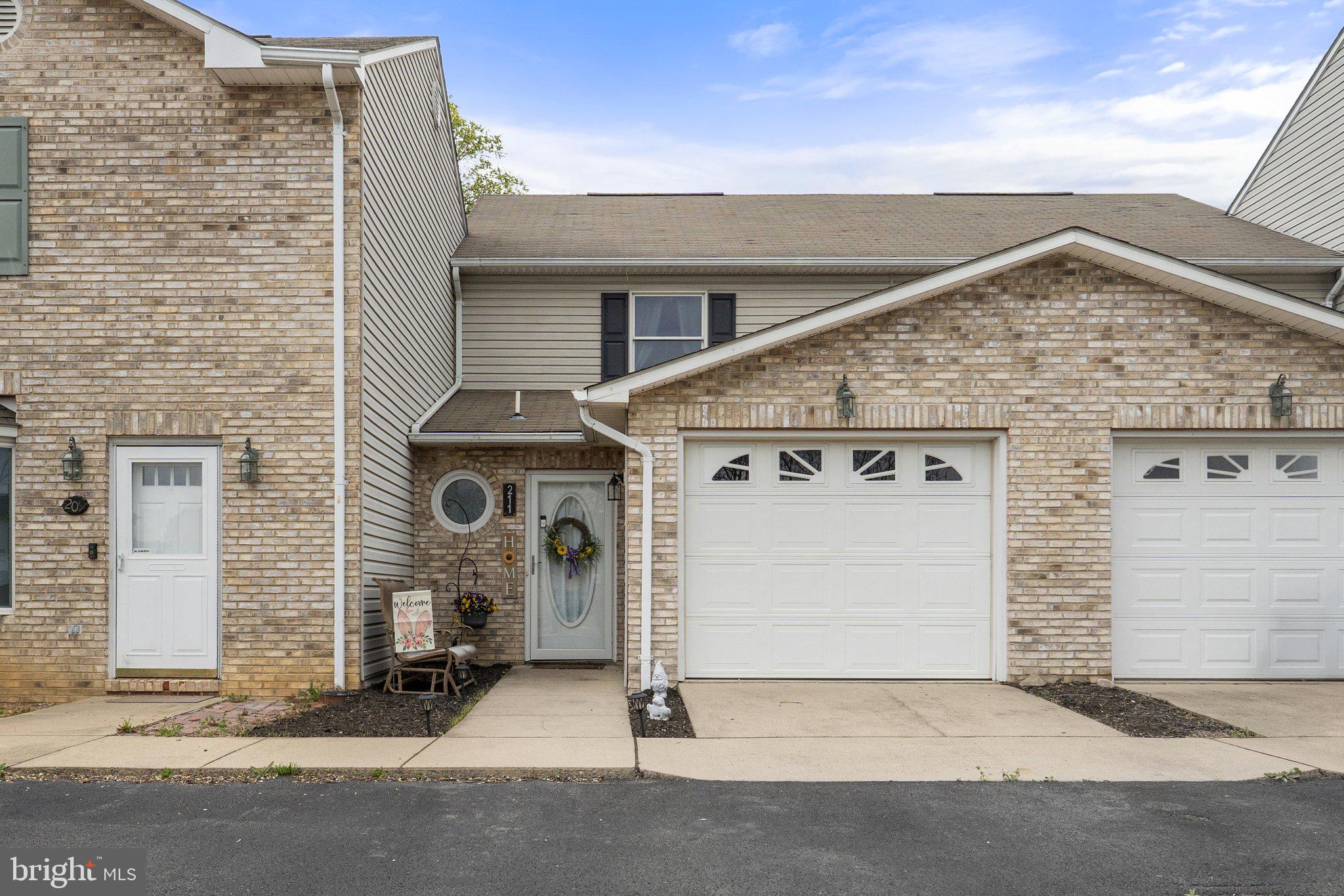 211 Waterbrook Ct
