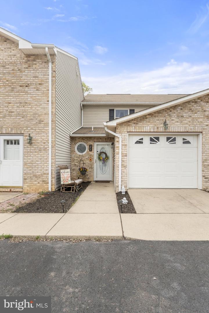 211 Waterbrook Ct