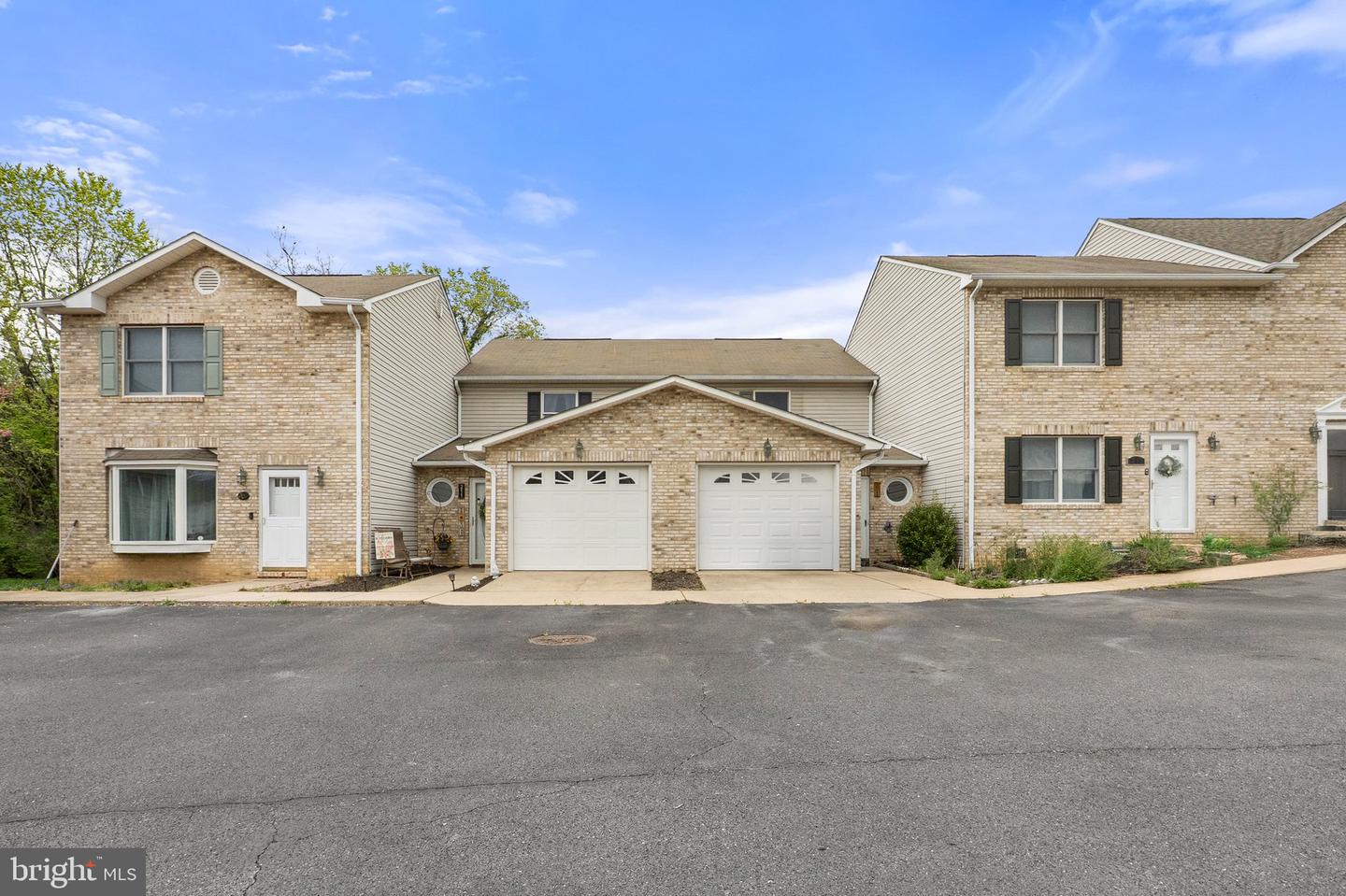 211 Waterbrook Ct
