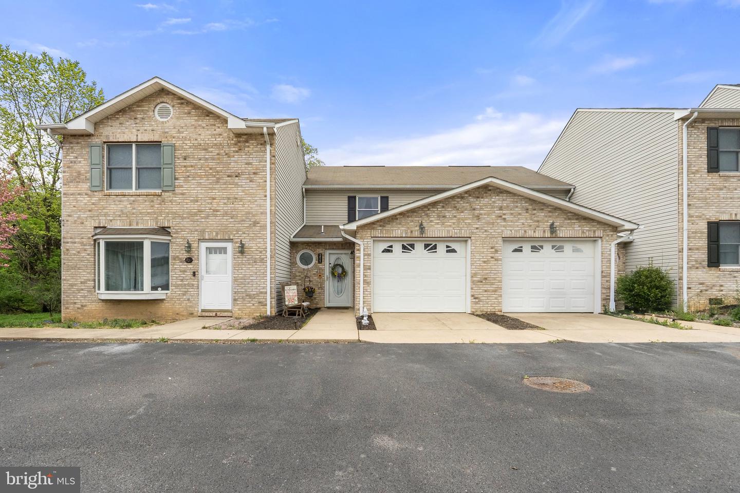 211 Waterbrook Ct