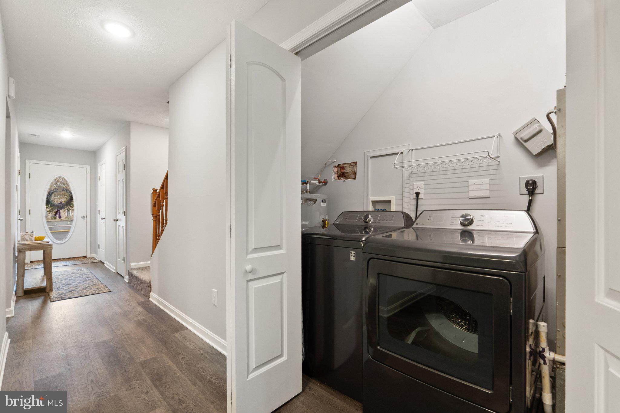211 Waterbrook Ct