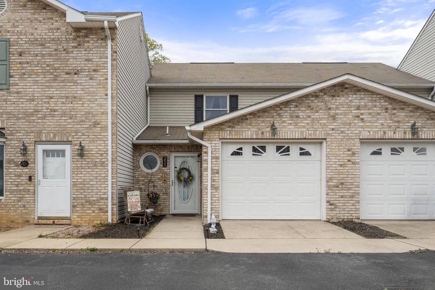 211 Waterbrook Ct