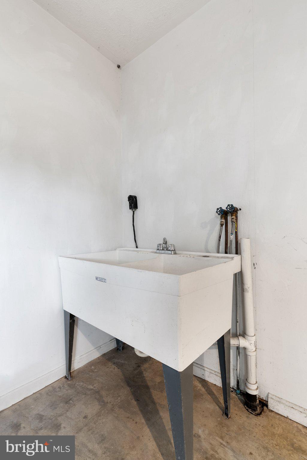 321 Garlic Hollow Rd