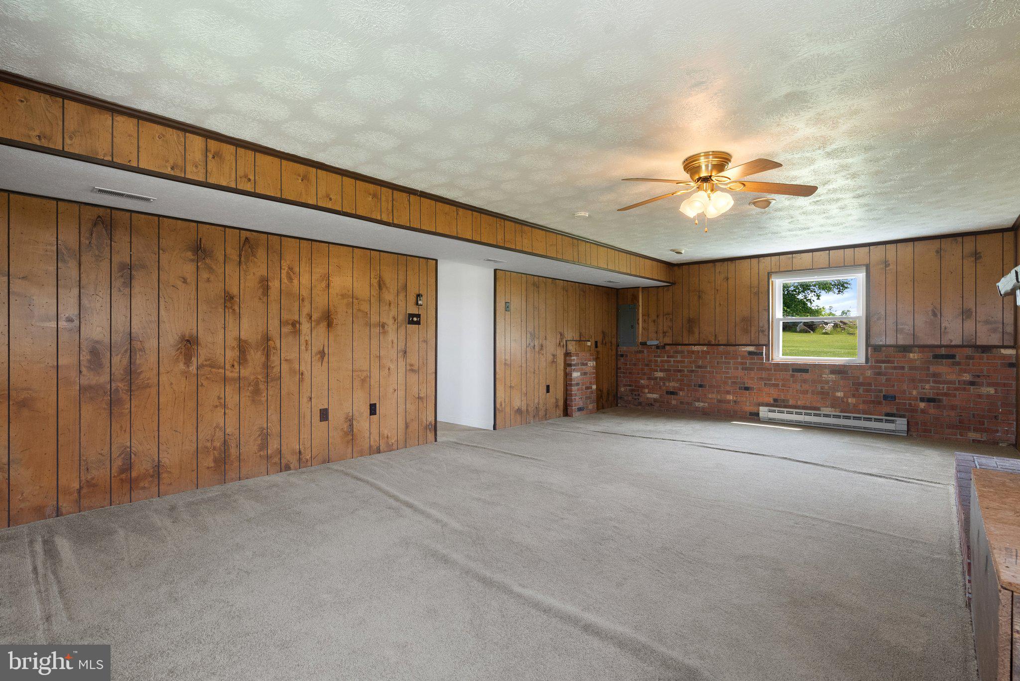 321 Garlic Hollow Rd