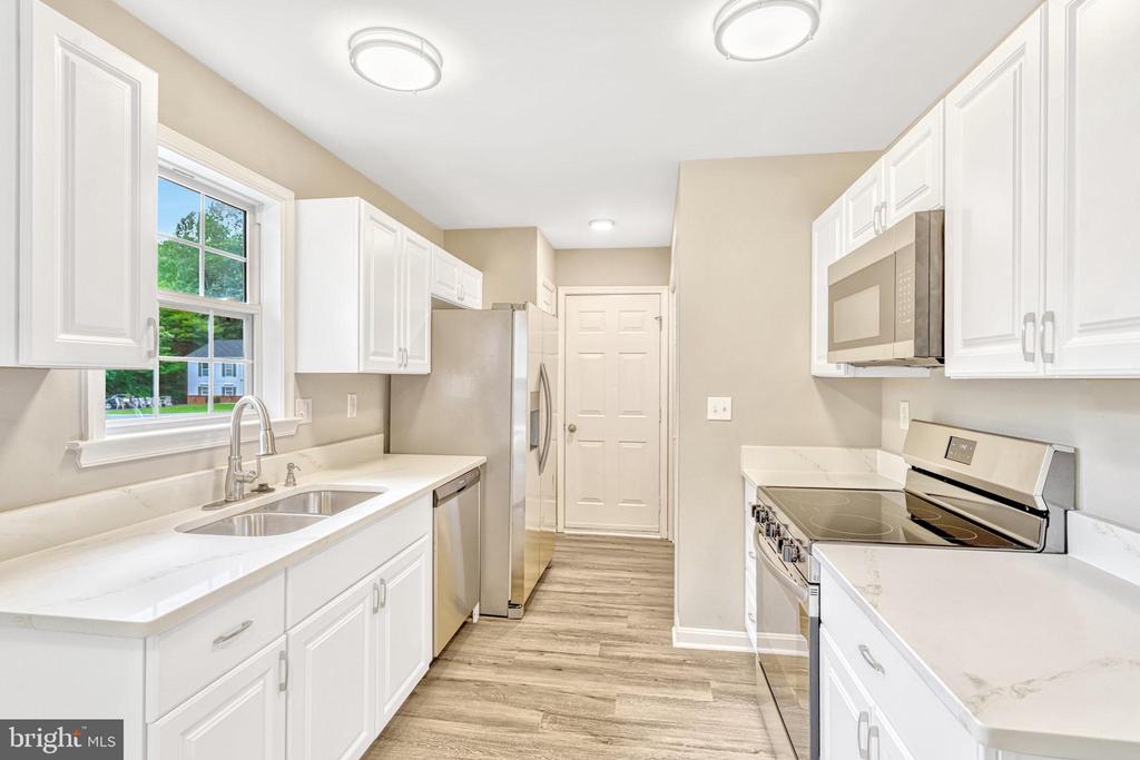 6104 Loriella Park Dr