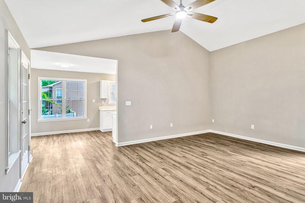 6104 Loriella Park Dr