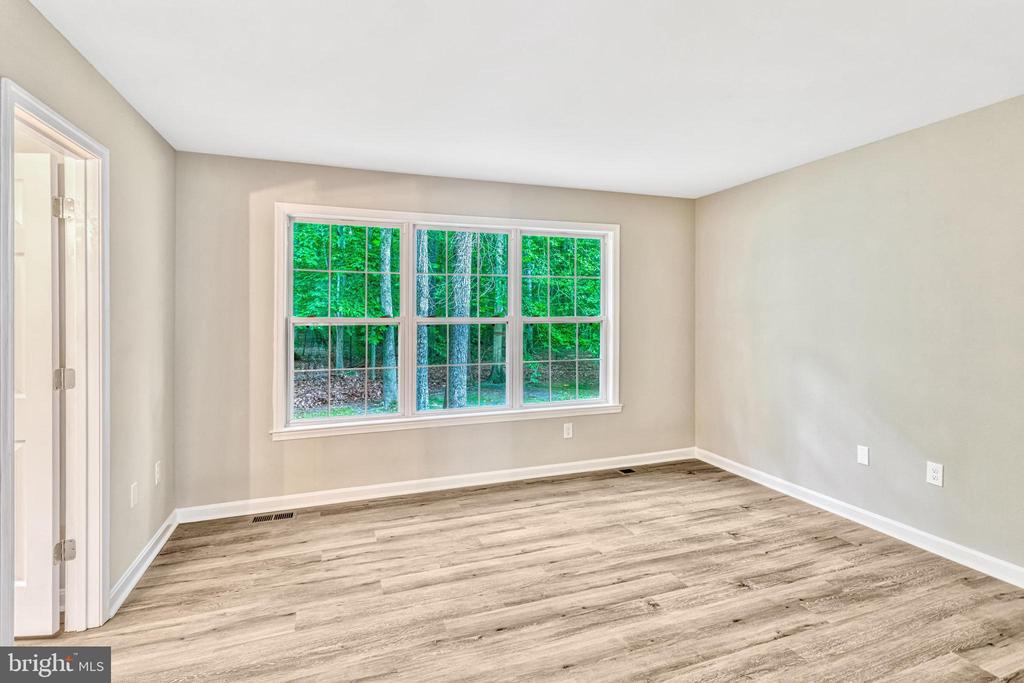 6104 Loriella Park Dr