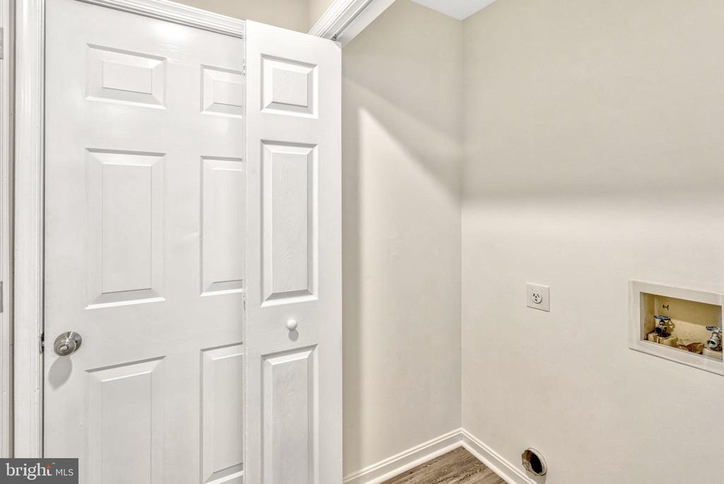 6104 Loriella Park Dr
