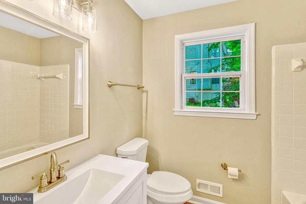 6104 Loriella Park Dr