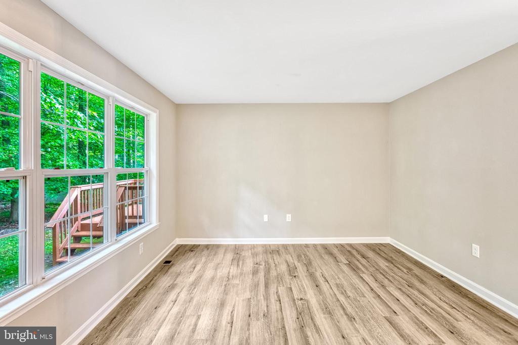 6104 Loriella Park Dr