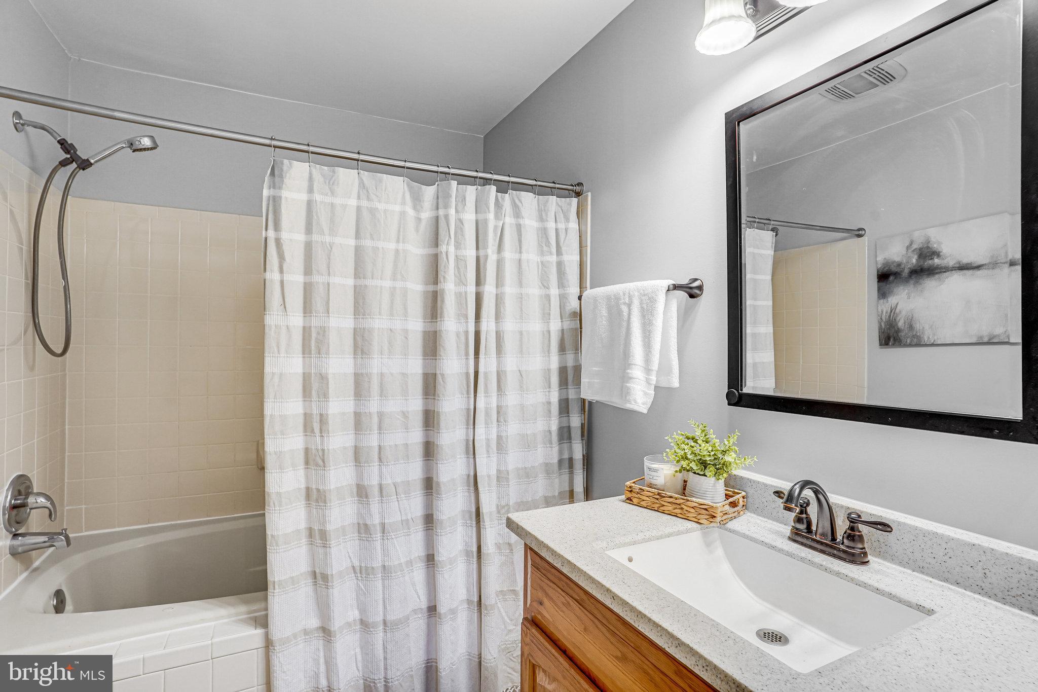 202 GROSVENOR LANE 71