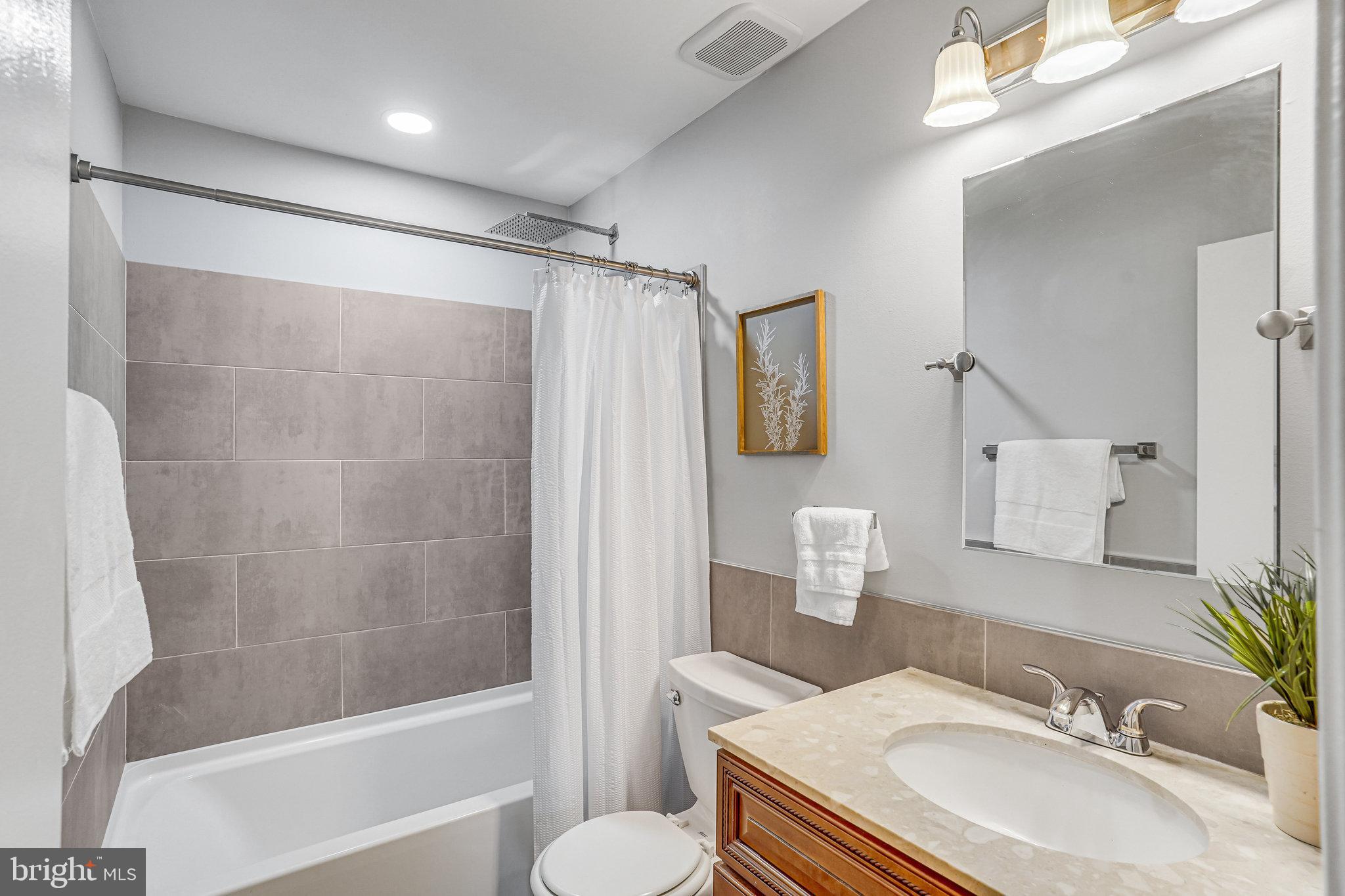 202 GROSVENOR LANE 71