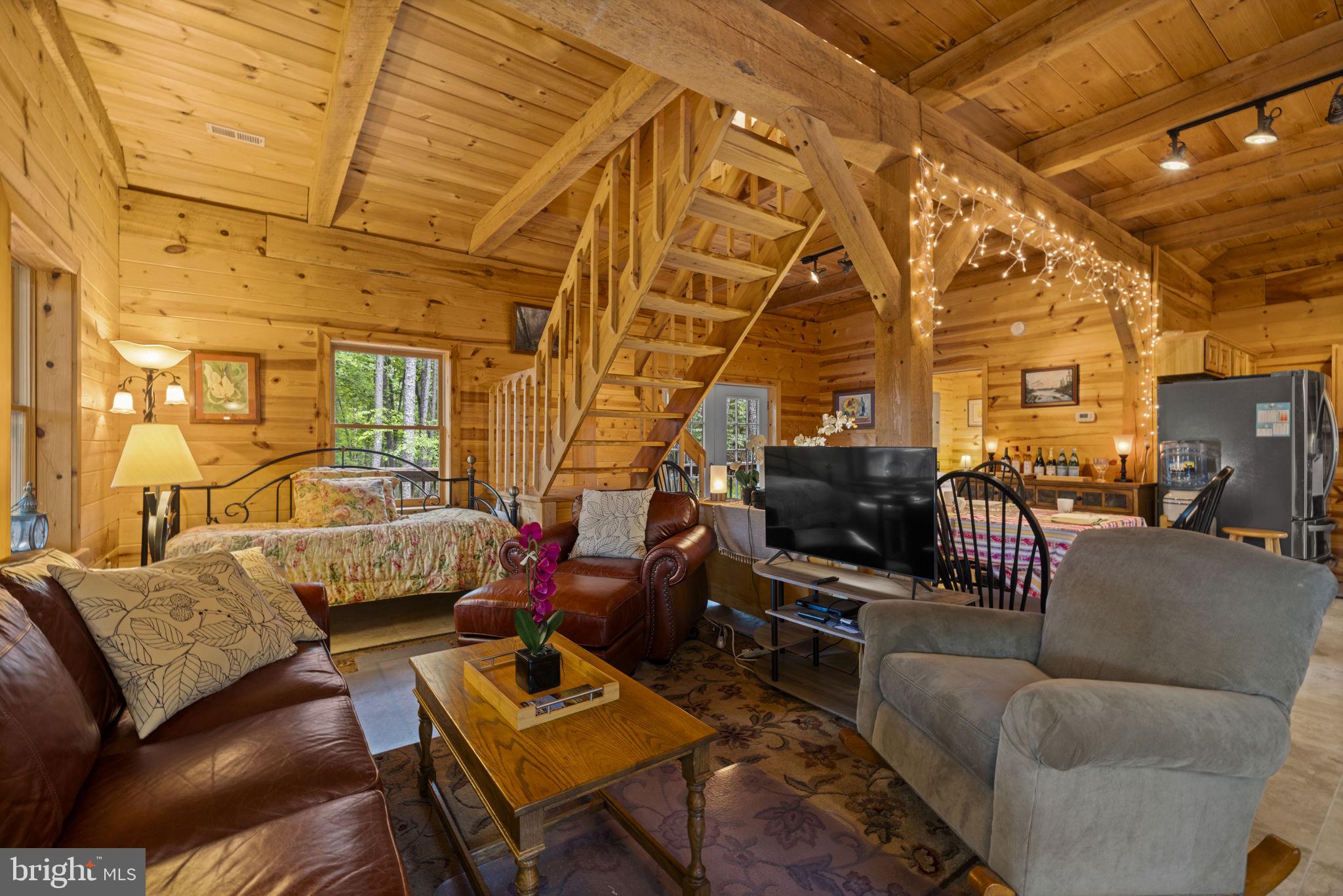 295 CREEKVIEW LANE