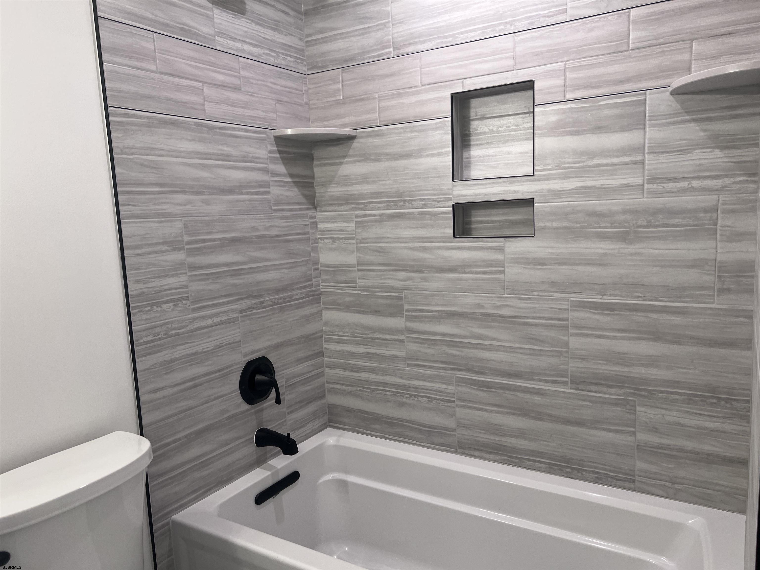 2709 West Ave Unit: 1st Floor