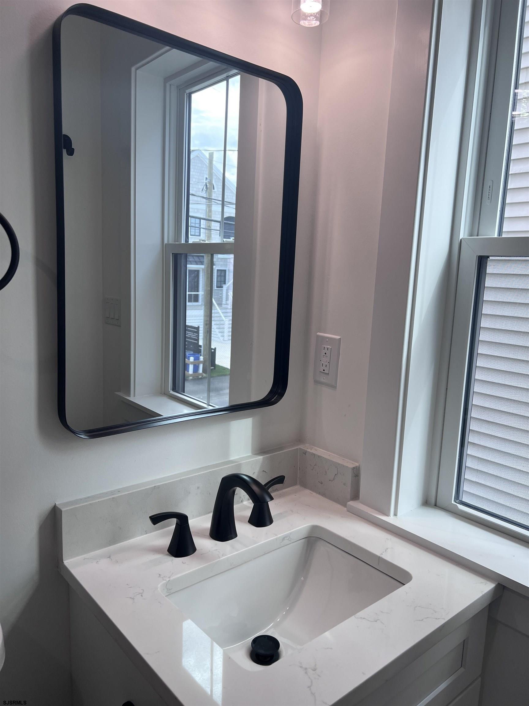2709 West Ave Unit: 1st Floor