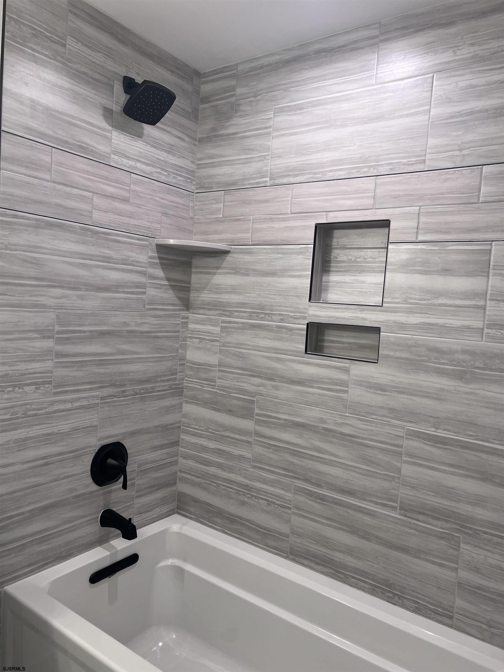 2709 West Ave Unit: 1st Floor