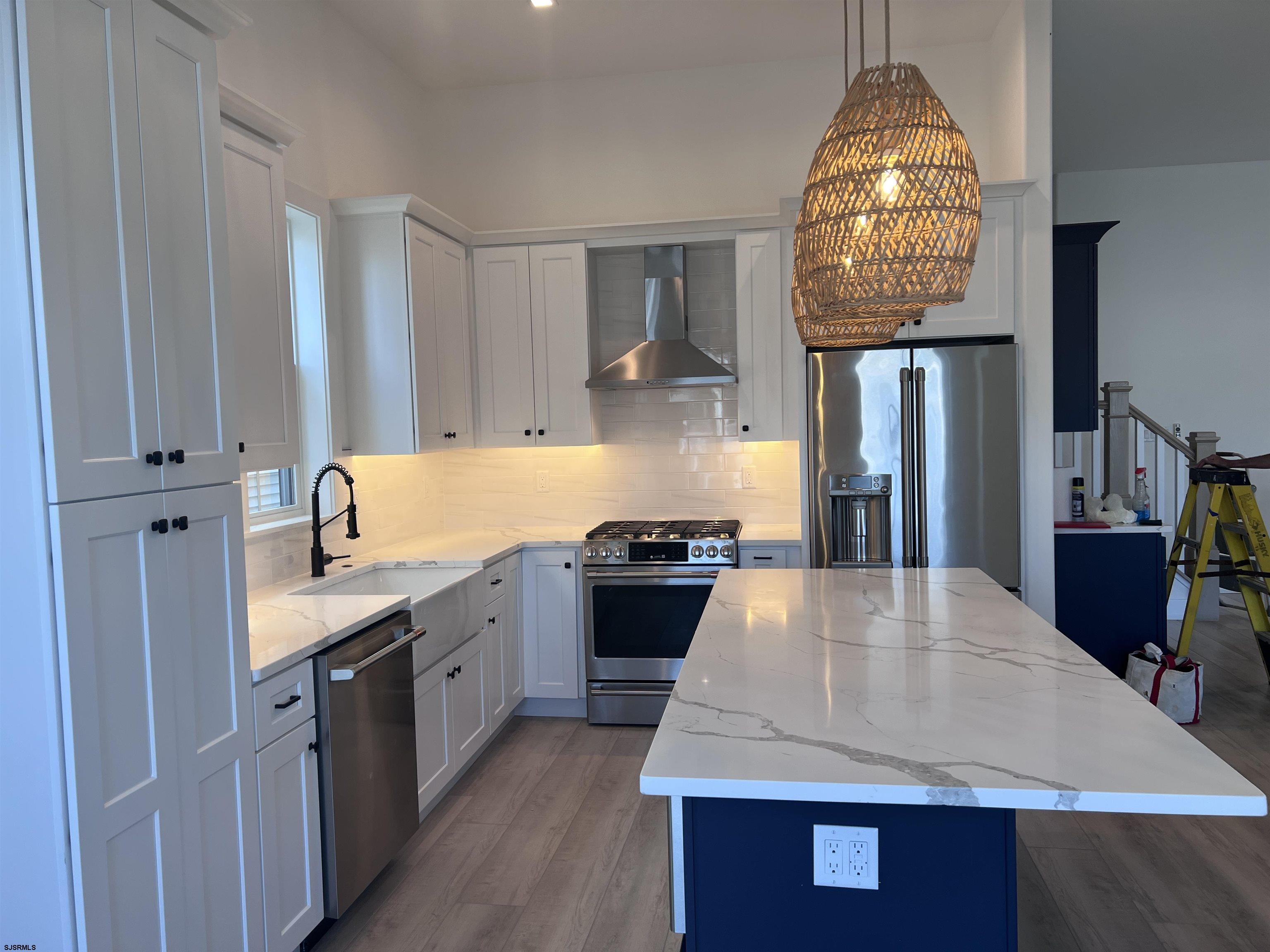 2709 West Ave Unit: 1st Floor