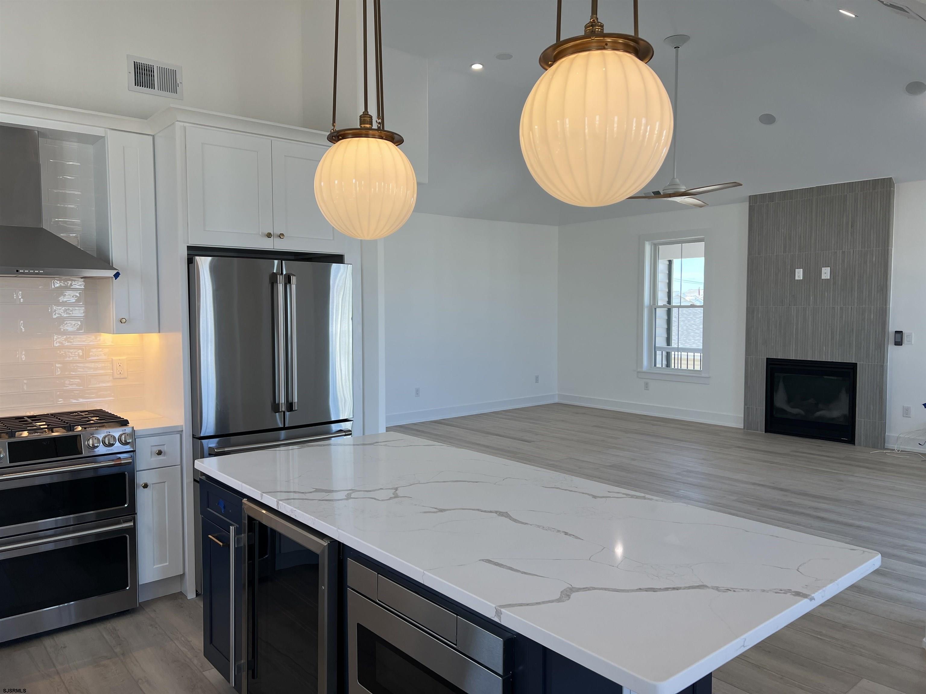 2711 West Ave Unit: 2nd Floor