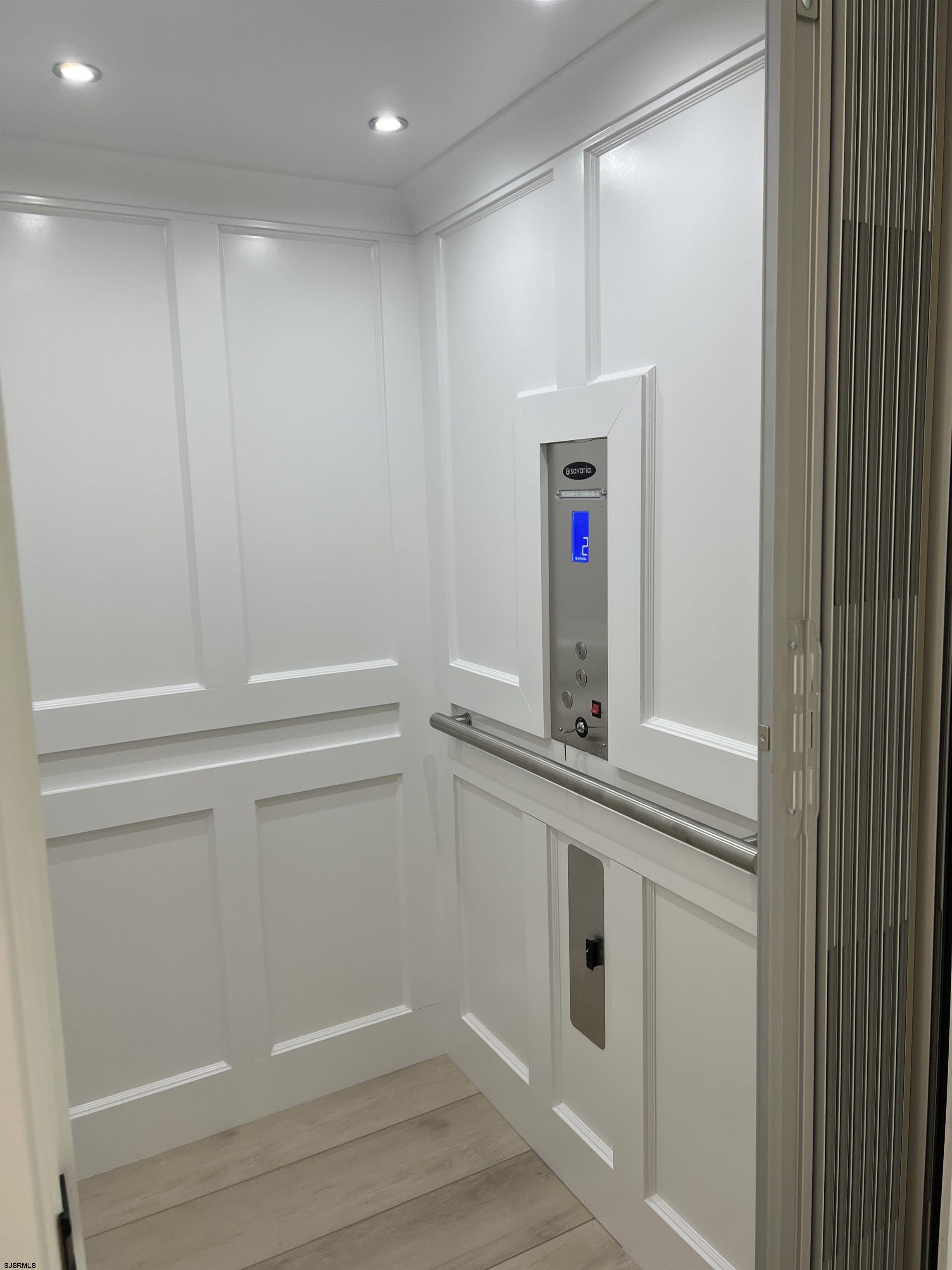2711 West Ave Unit: 2nd Floor