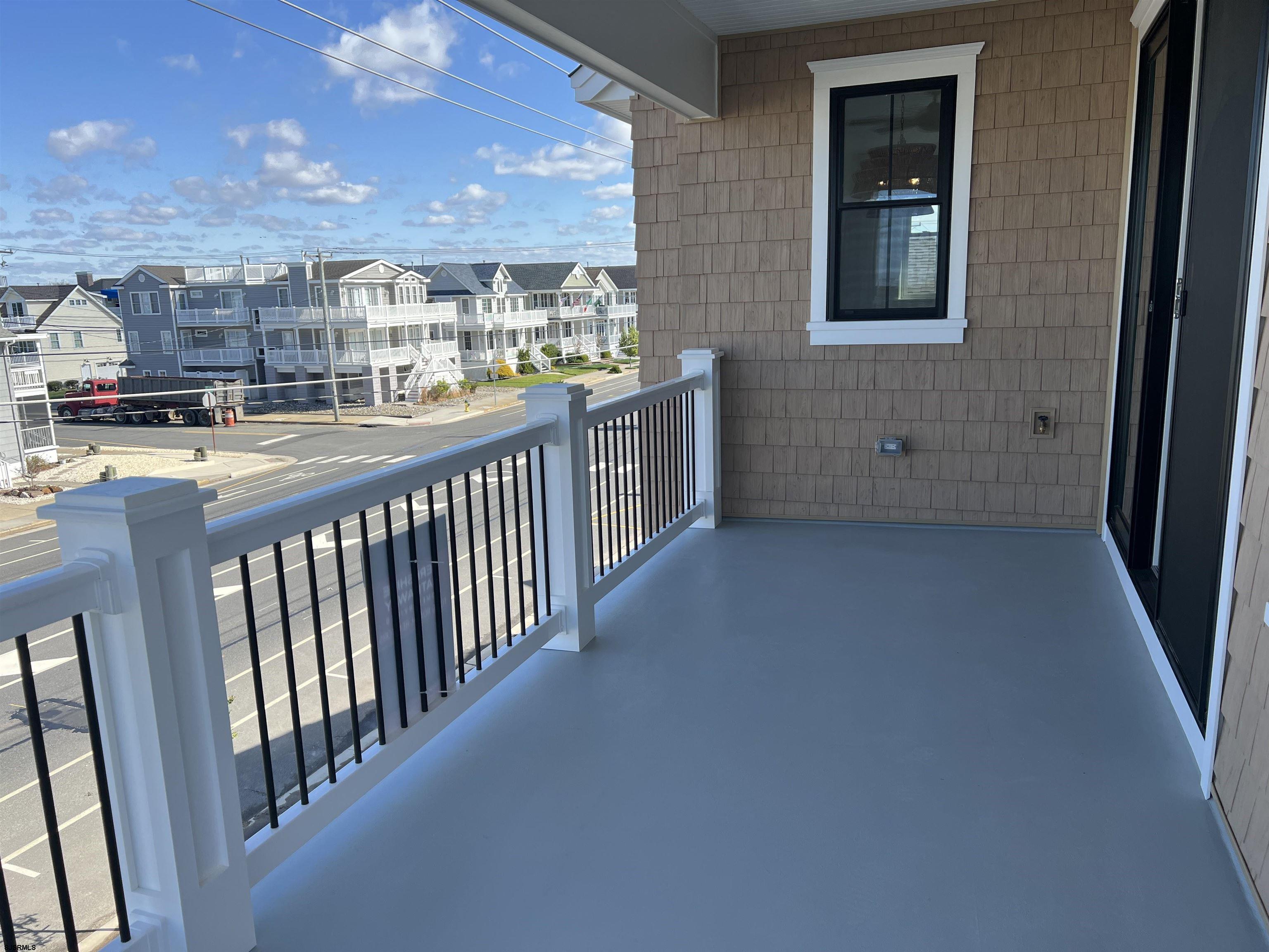 2711 West Ave Unit: 2nd Floor