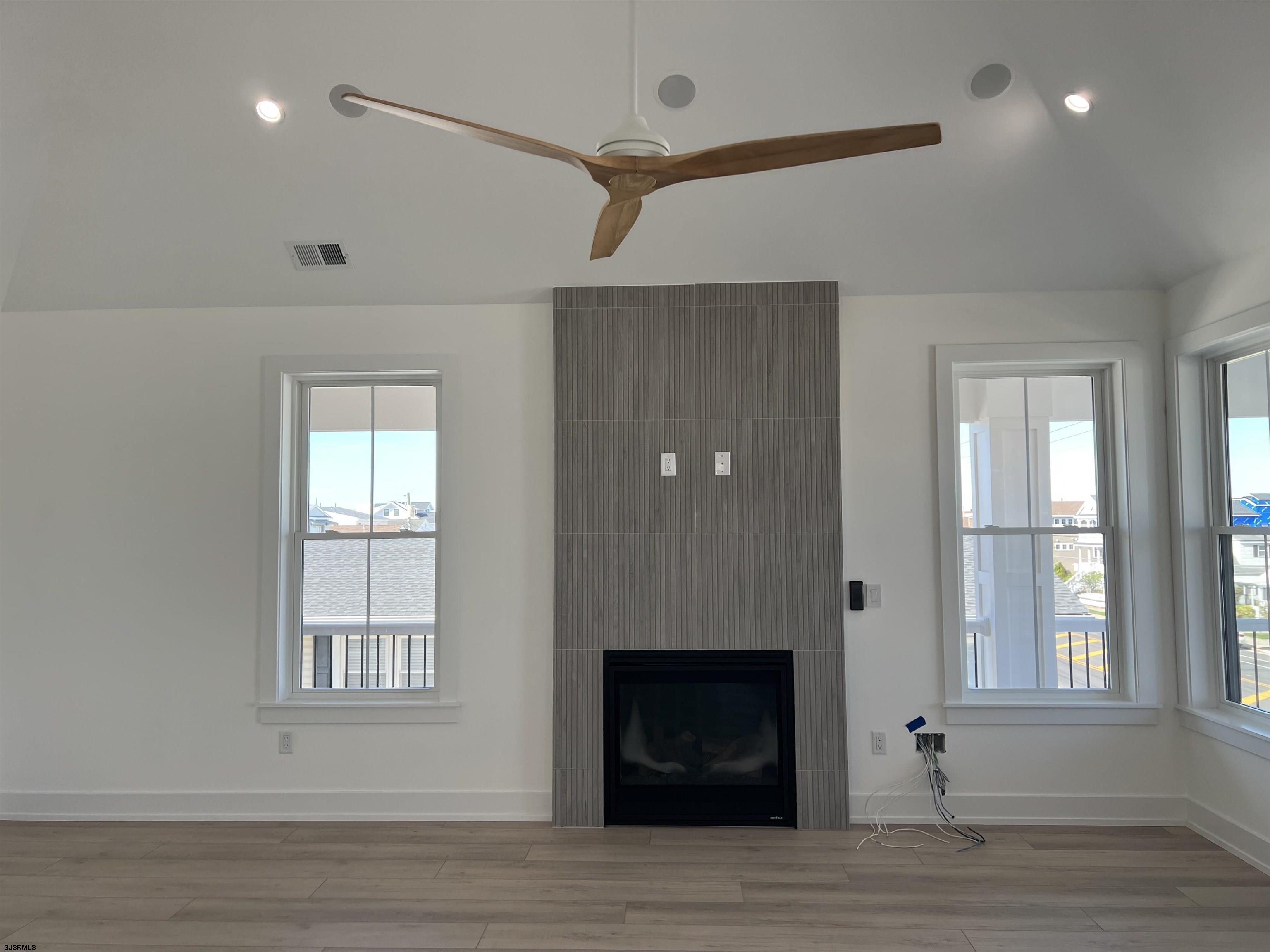 2711 West Ave Unit: 2nd Floor