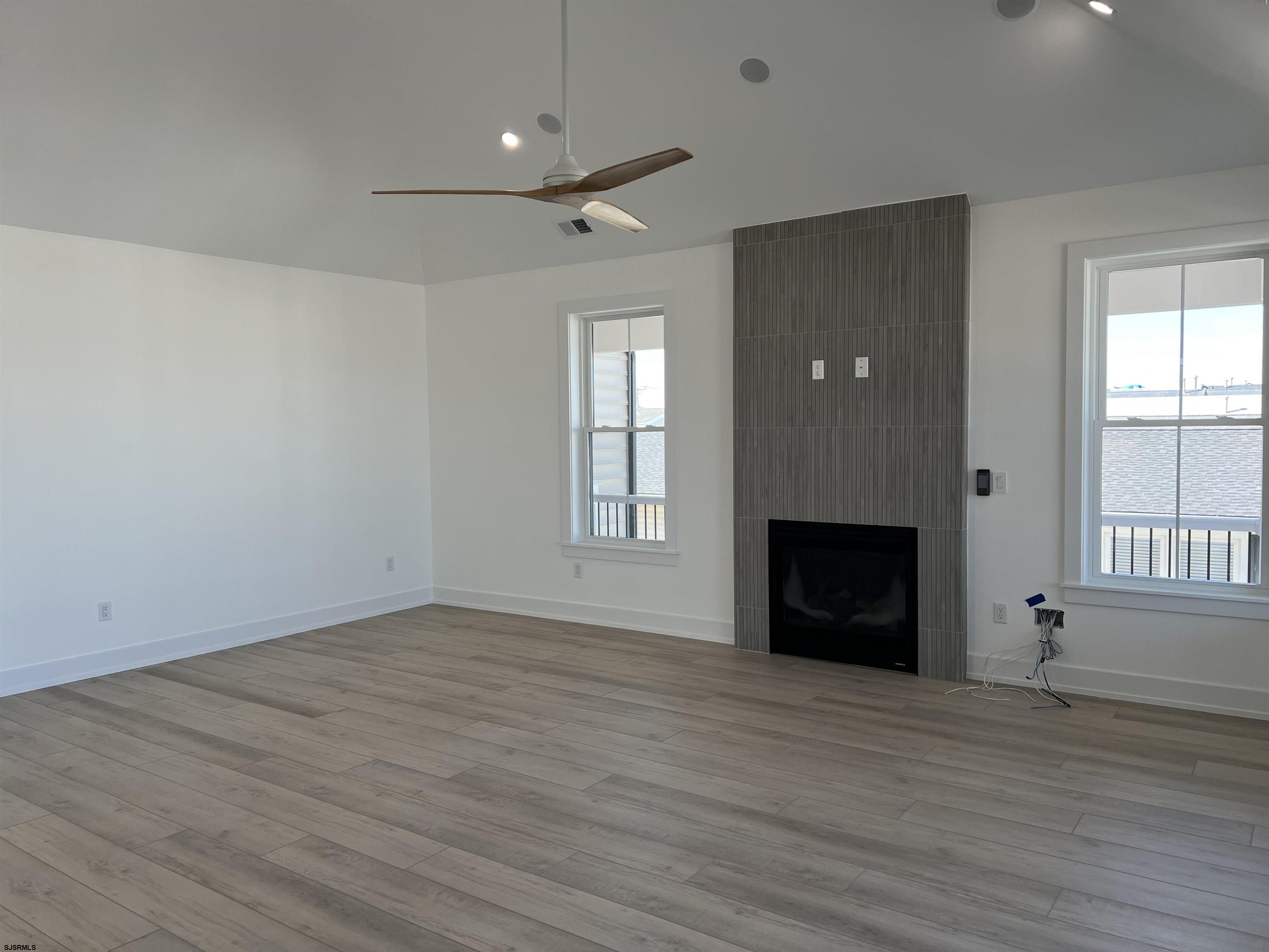 2711 West Ave Unit: 2nd Floor