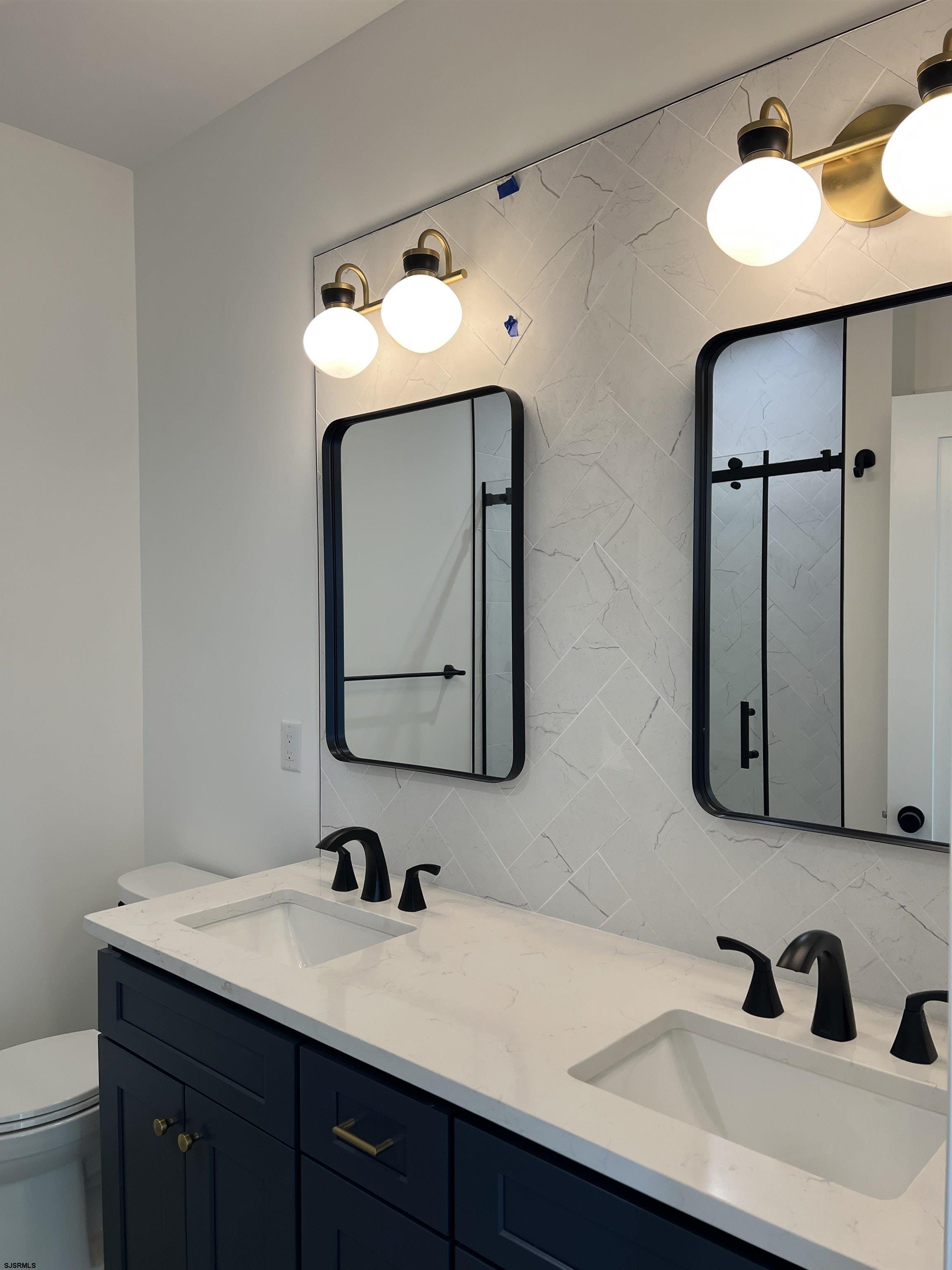 2711 West Ave Unit: 2nd Floor