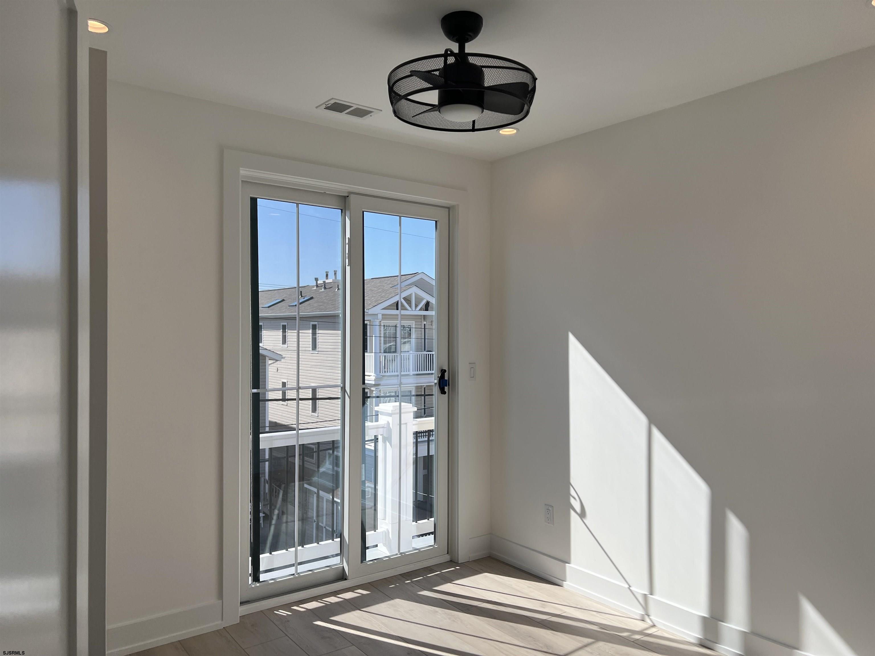 2711 West Ave Unit: 2nd Floor