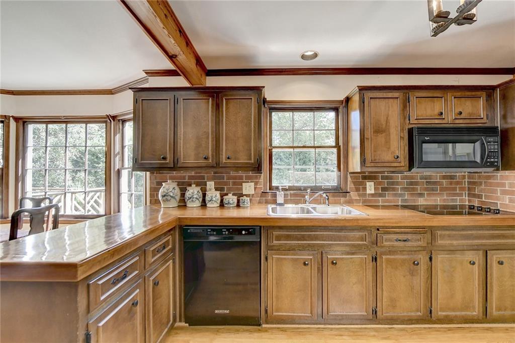 5179 Meadowlake Drive