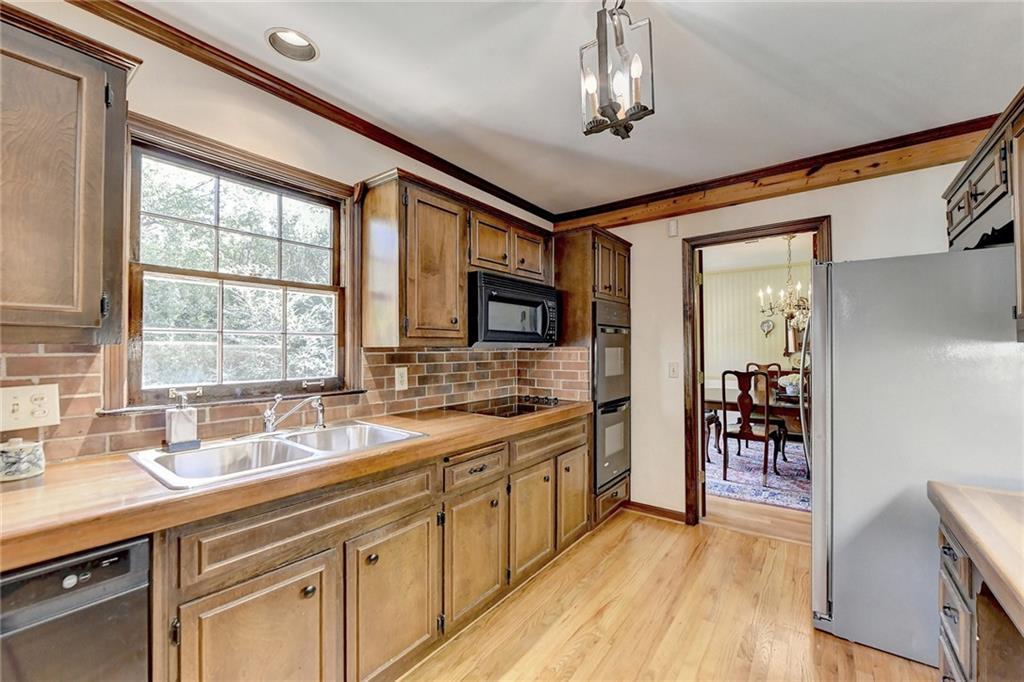 5179 Meadowlake Drive