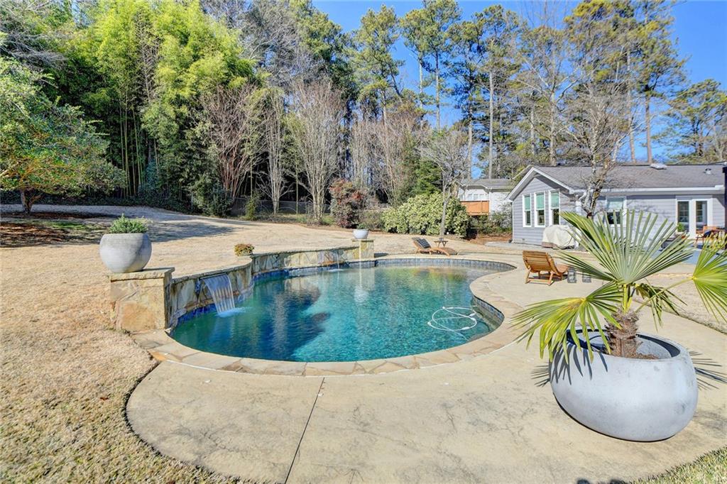 2500 Hawthorne Drive NE