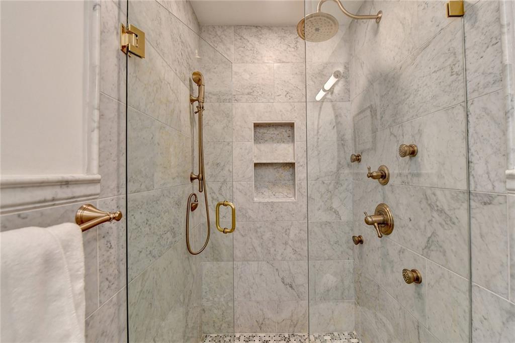 2500 Hawthorne Drive NE