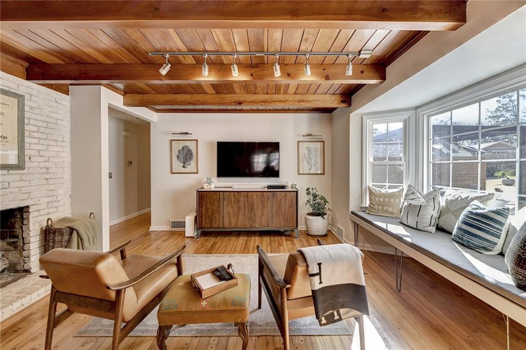 2500 Hawthorne Drive NE