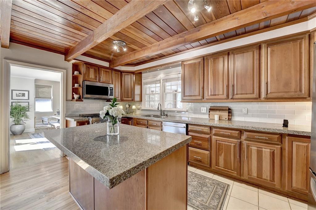 2500 Hawthorne Drive NE