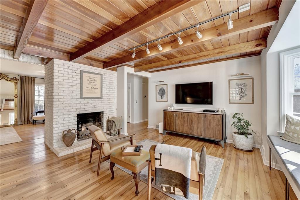 2500 Hawthorne Drive NE