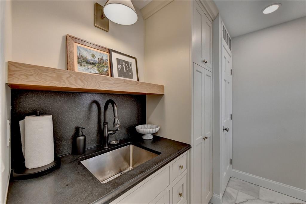 2500 Hawthorne Drive NE