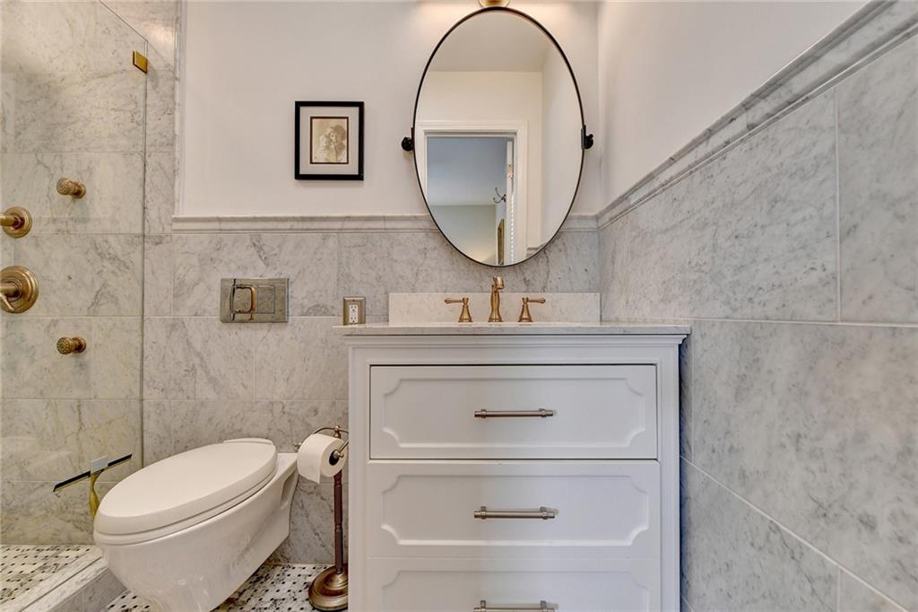 2500 Hawthorne Drive NE