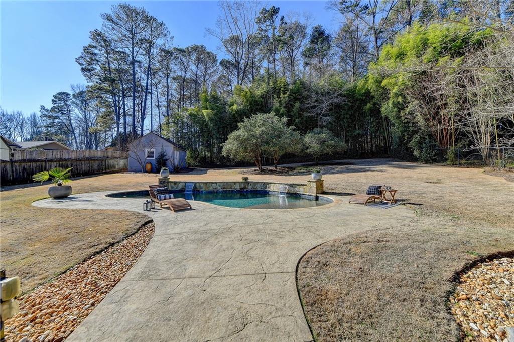 2500 Hawthorne Drive NE